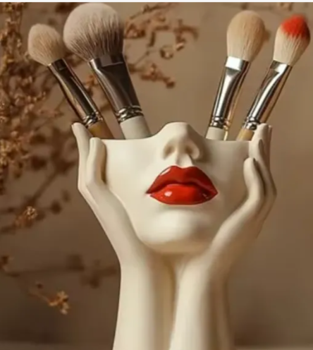 Sculptural Face Brush Holder – 3D Printed Surrealist Vanity Organizer