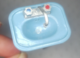 1:12 Retro Pedestal Sink - top view showing basin and faucet detail